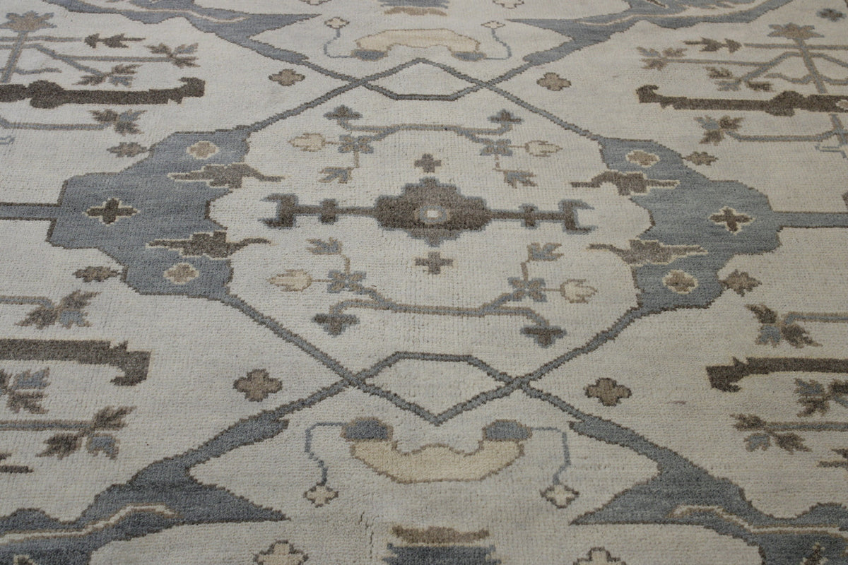 Oushak Ziegler rug border detail