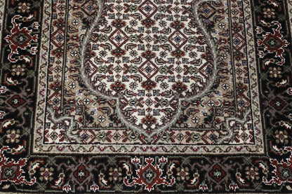 Traditional Indo Qum Wool Hand Knotted 2.7x5.10 -w2363