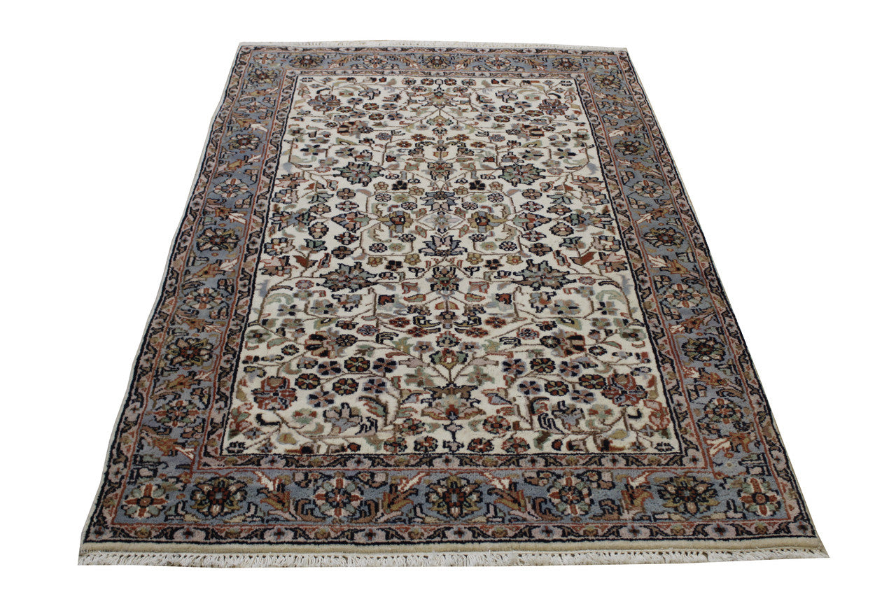 Traditional Heraki Design Wool Hand Knotted Rug 4x6 - w2204