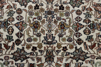 Traditional Heraki Design Wool Hand Knotted Rug 4x6 - w2204