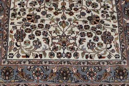 Traditional Heraki Design Wool Hand Knotted Rug 4x6 - w2204
