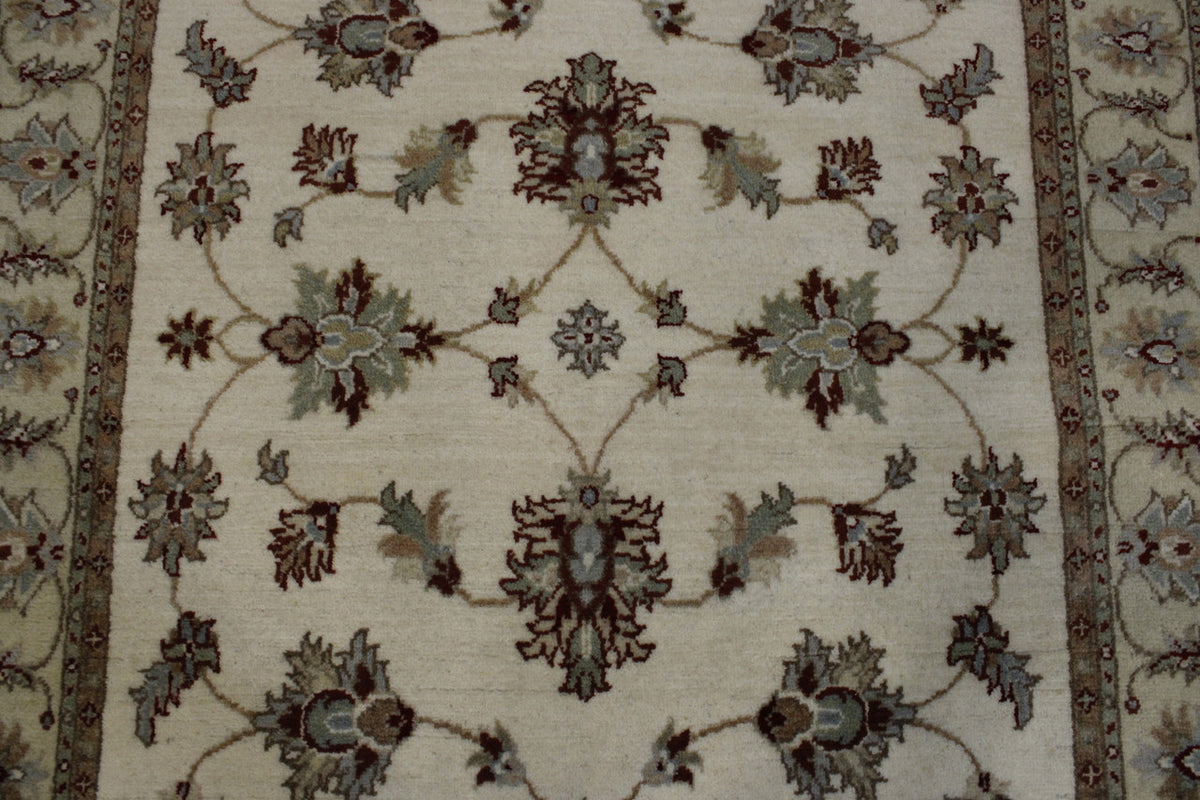 Traditional Indo Agra Chobi rug corner detail