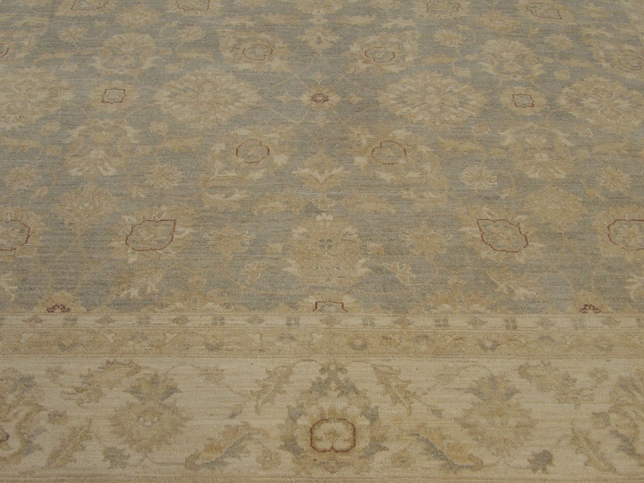 Oushak Chobi Natural Dye rug border detail