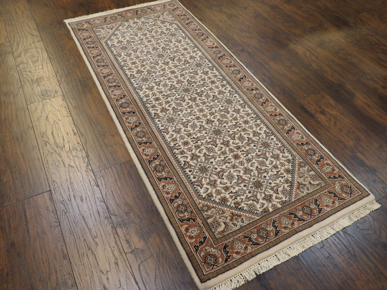 Close-up of wool pile, Beige & Rust rug