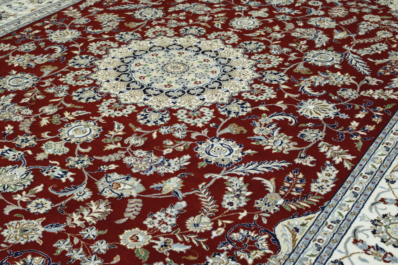 Traditional Fine Nain rug border detail