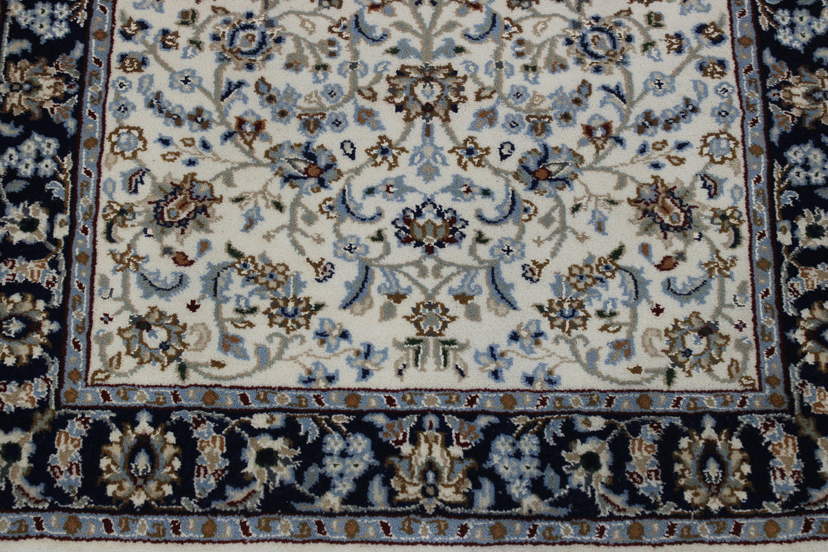 Traditional Fine Nain Design rug border detail