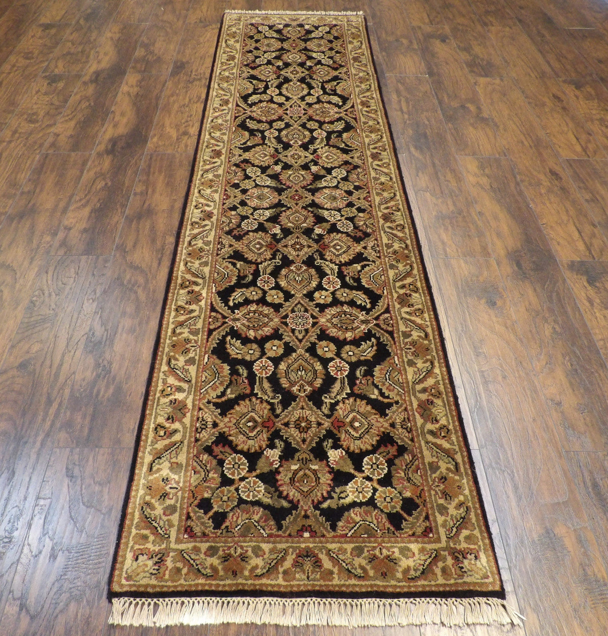 Close-up of wool pile on Jaipur Kashan runner