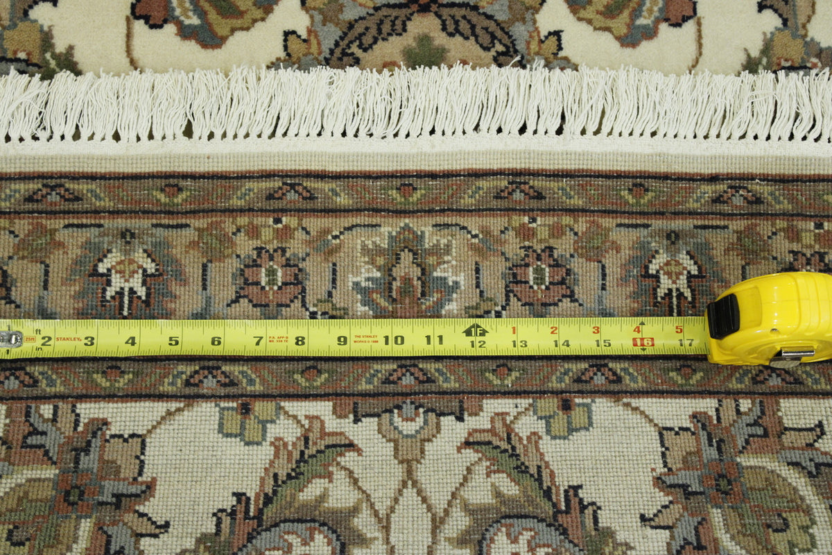 Beige & Pink Traditional Indo Mahal rug in room setting