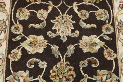 Traditional Agra High Low rug corner detail