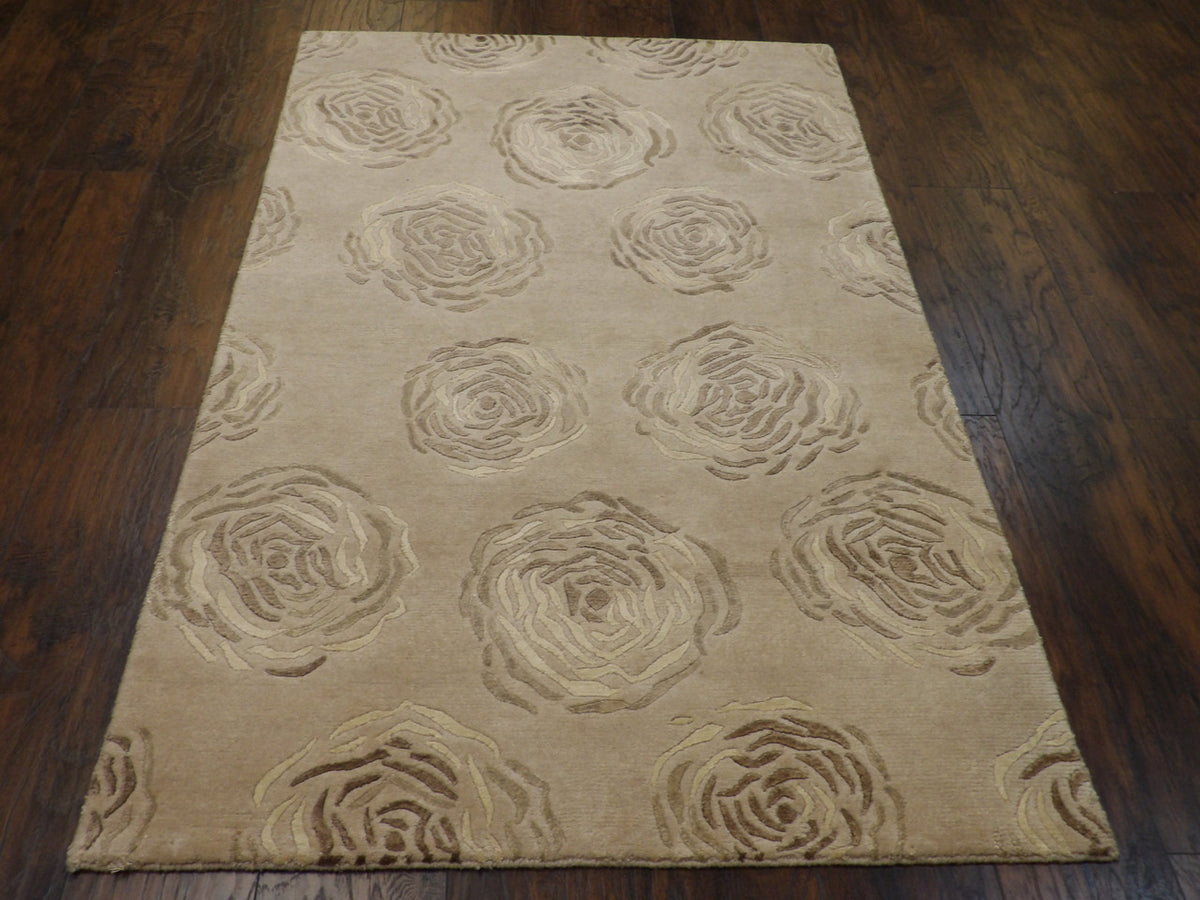 Rose rug corner detail