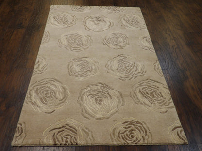 Rose rug corner detail