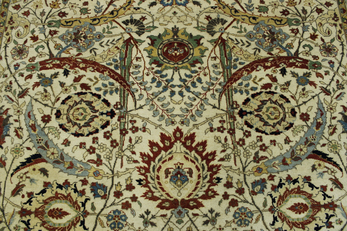 Beige Traditional Fine Sherapi rug in room setting