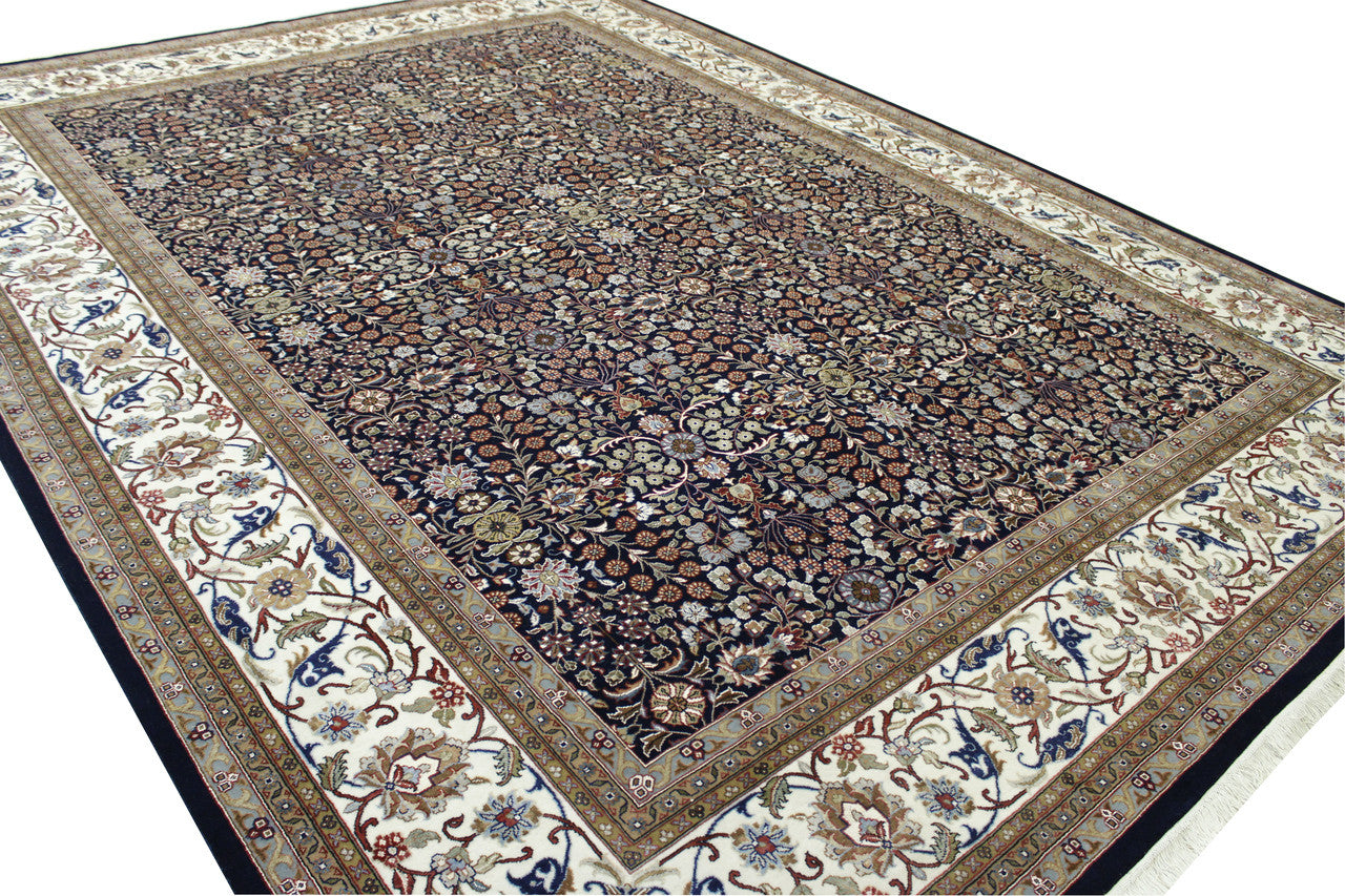 Traditional Fine Heraki rug border detail