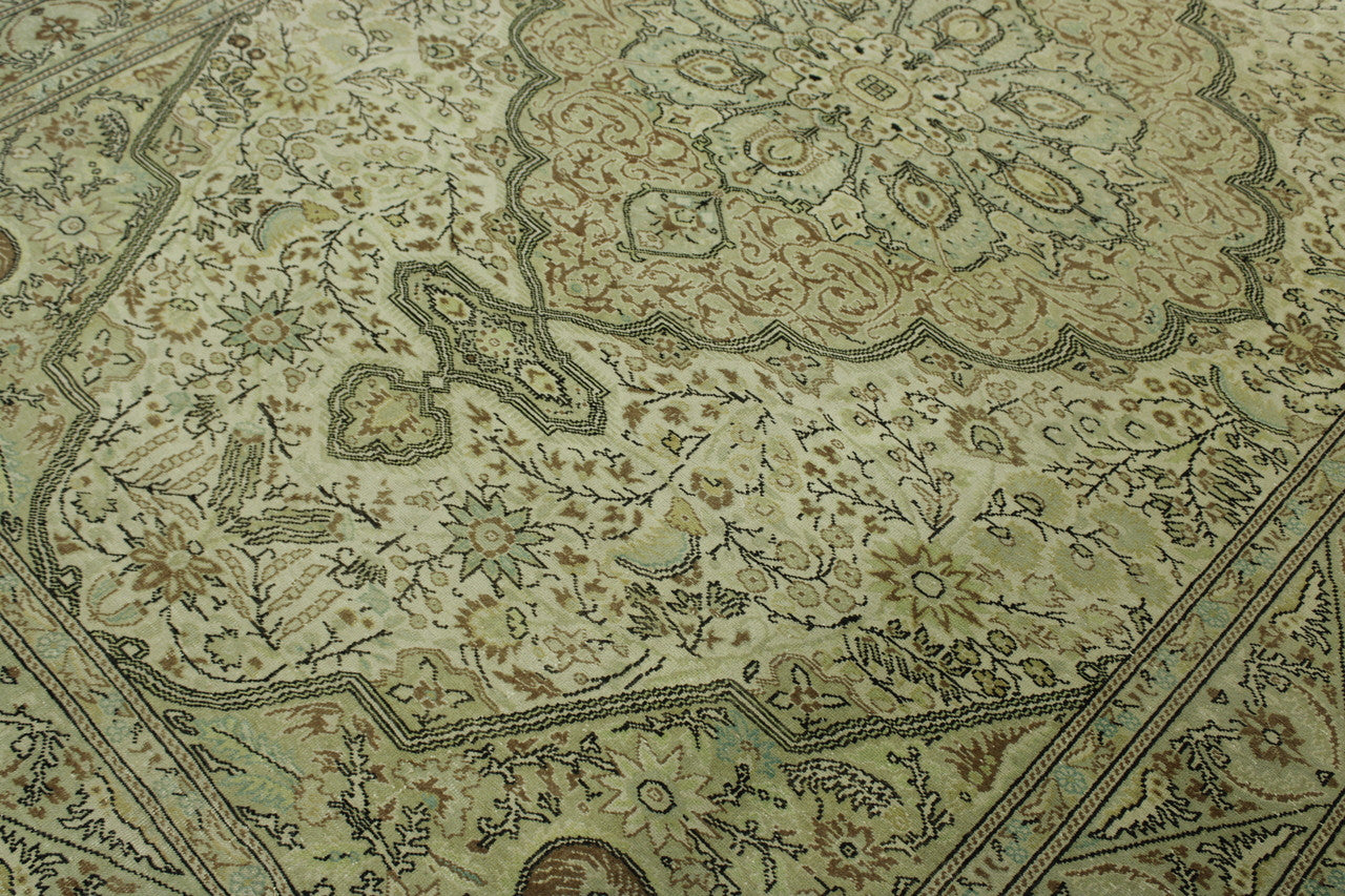 Traditional Vintage Kannysar rug border detail