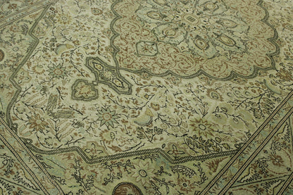 Traditional Vintage Kannysar rug border detail