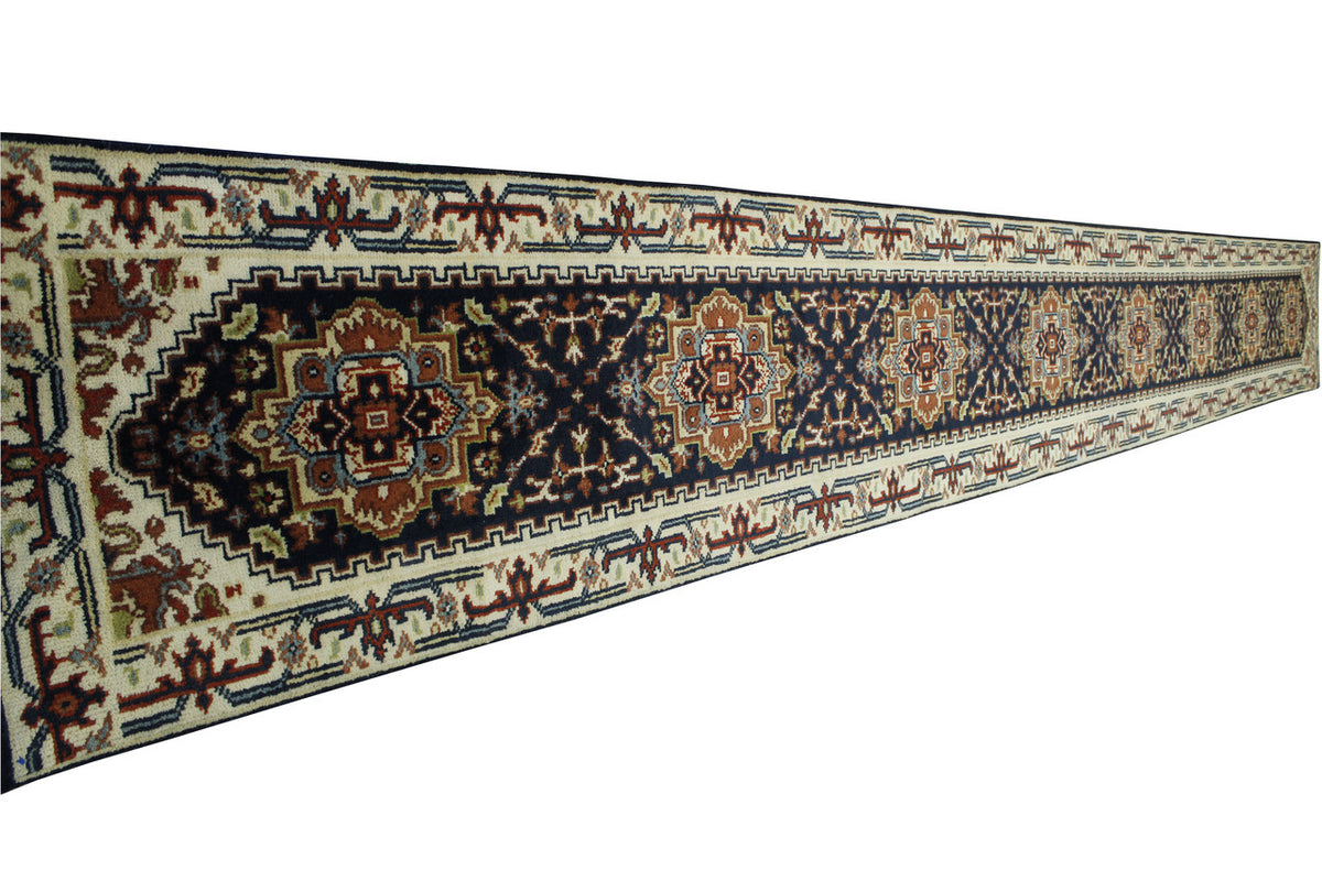 Tribal Heriz rug border detail
