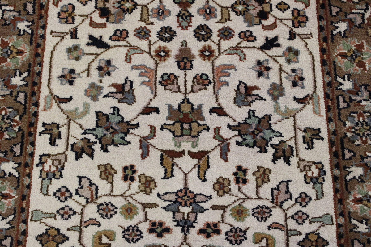 Traditional Fine Herati rug corner detail