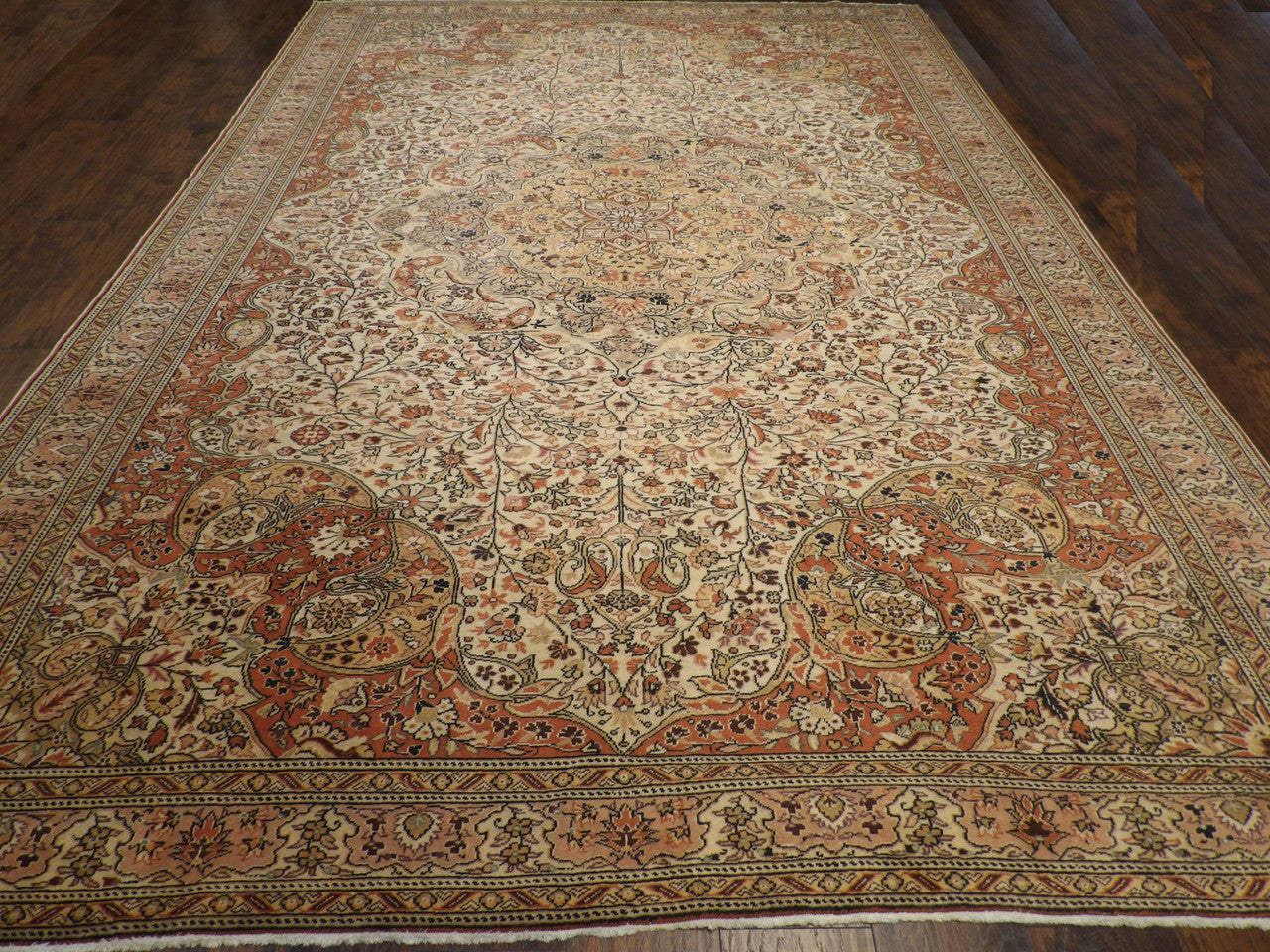 Close-up of wool-silk pile, Beige & Pink rug
