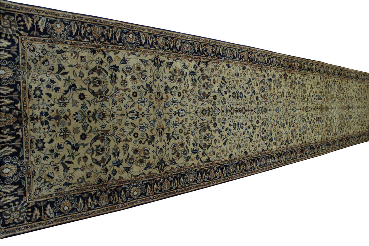 Traditional Fine Indo Farahan rug border detail