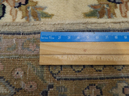 Ivory and pink Farahan rug in room setting