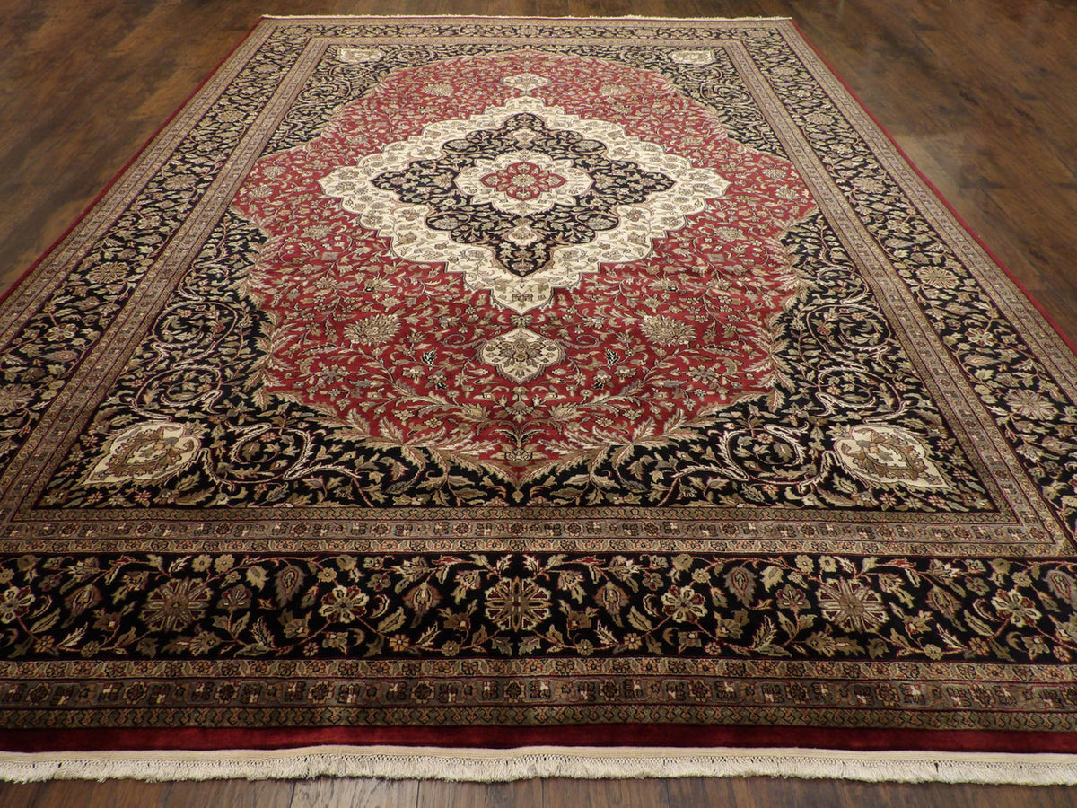 Fine Persian Tabriz rug border detail