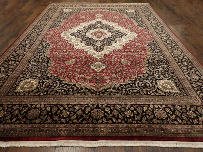 Fine Persian Tabriz rug border detail