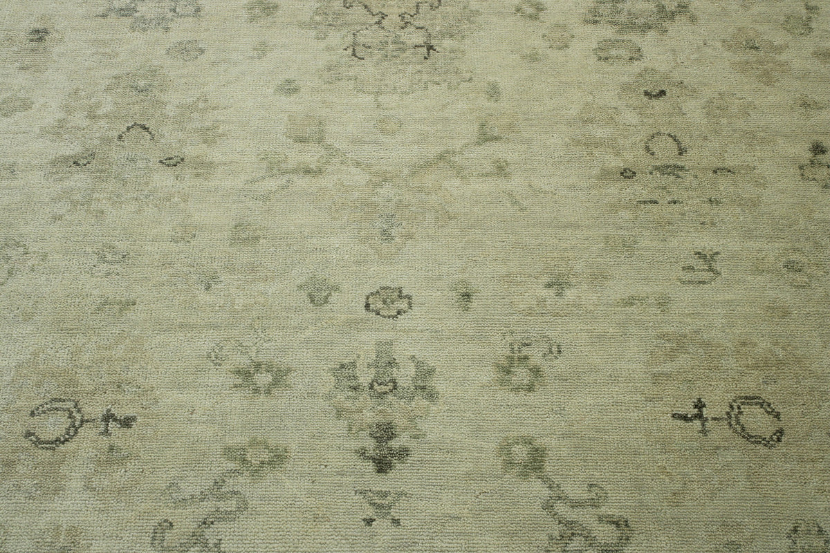 Oushak Ziegler rug corner detail