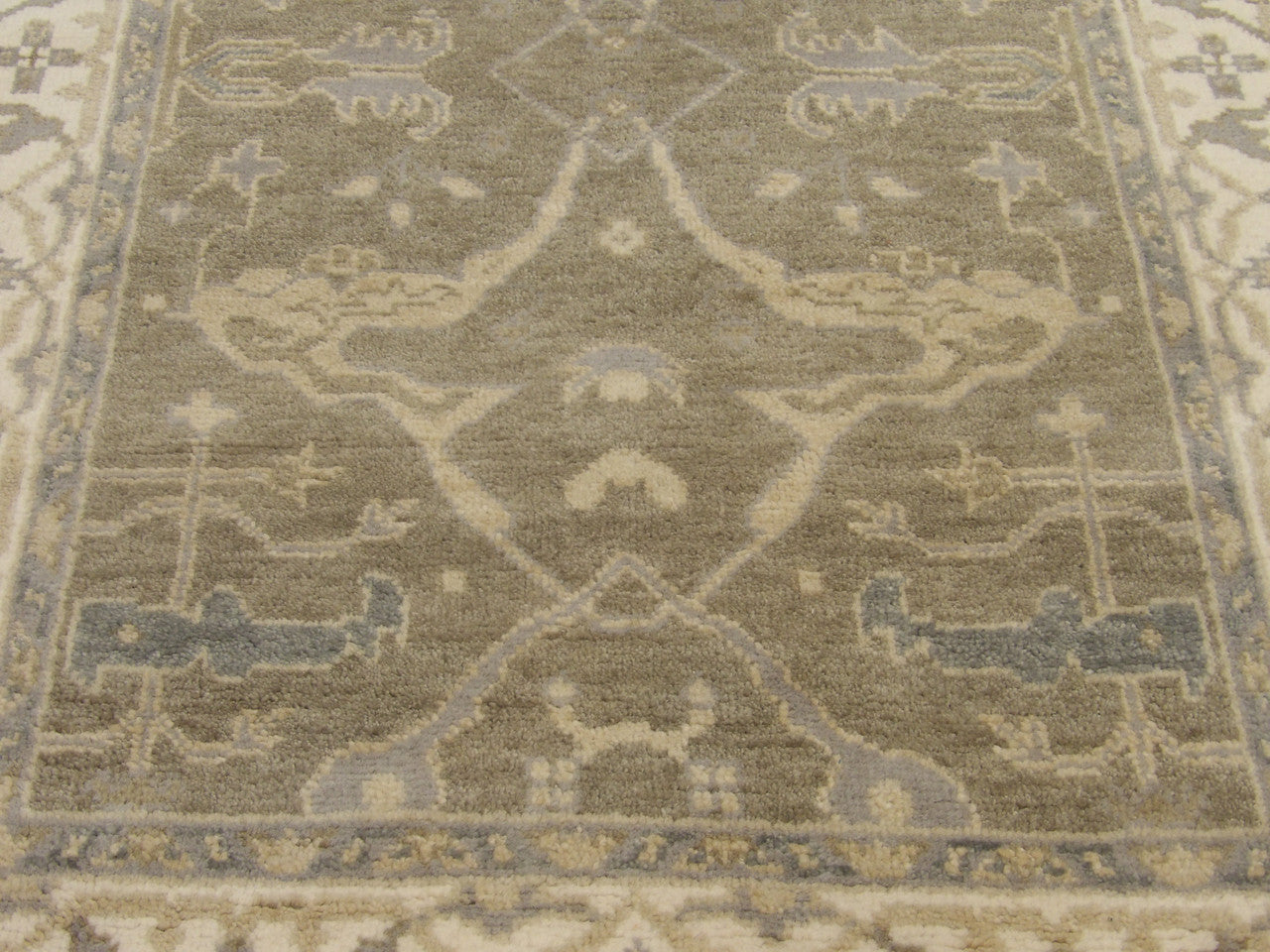 Oushak runner border detail