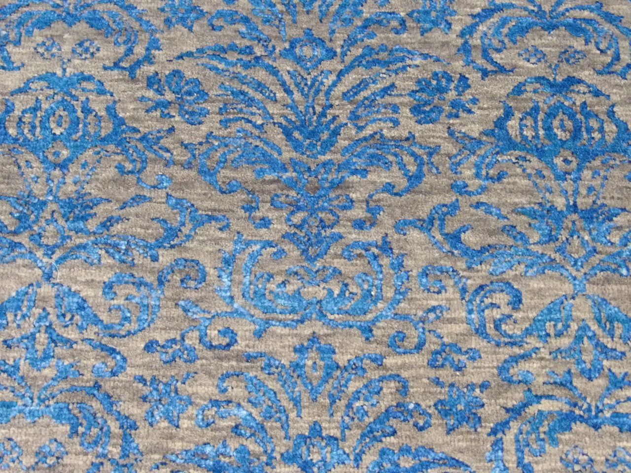 Damask runner border detail