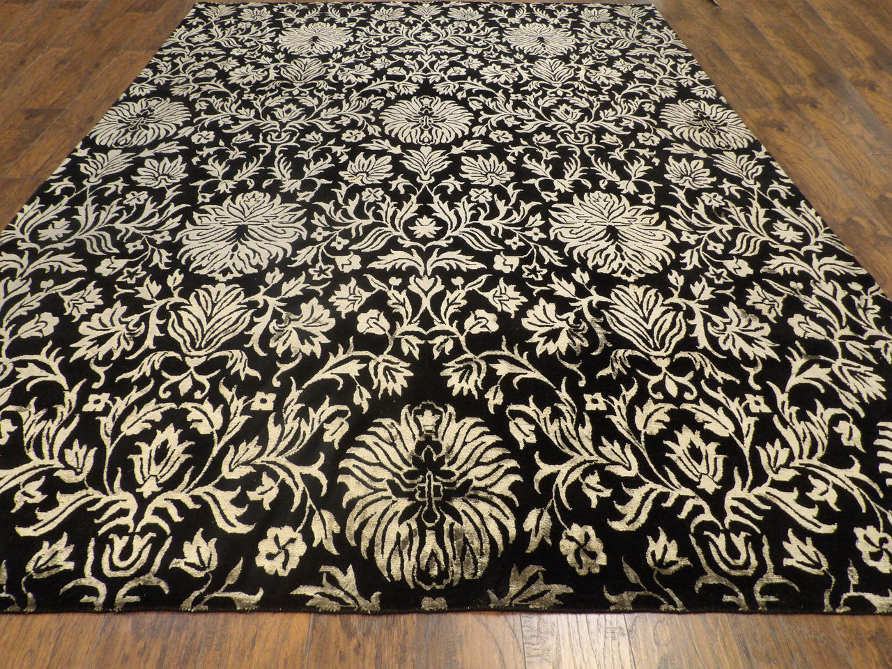 Close-up of wool-silk pile, Black & Gray rug