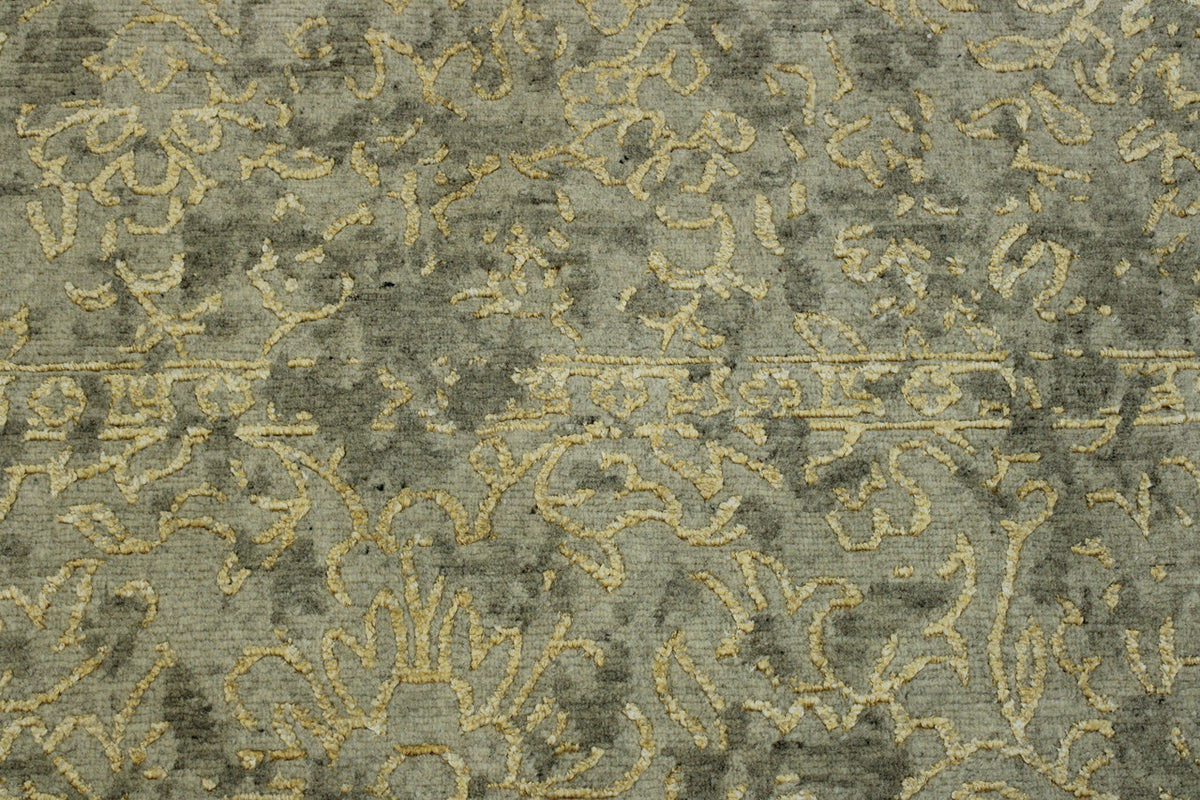 Gray & Beige Transitional Abstract Broken Design rug in room setting