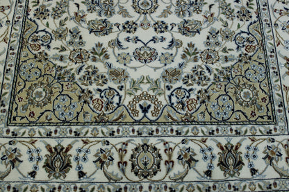 Traditional Fine Nain rug border detail