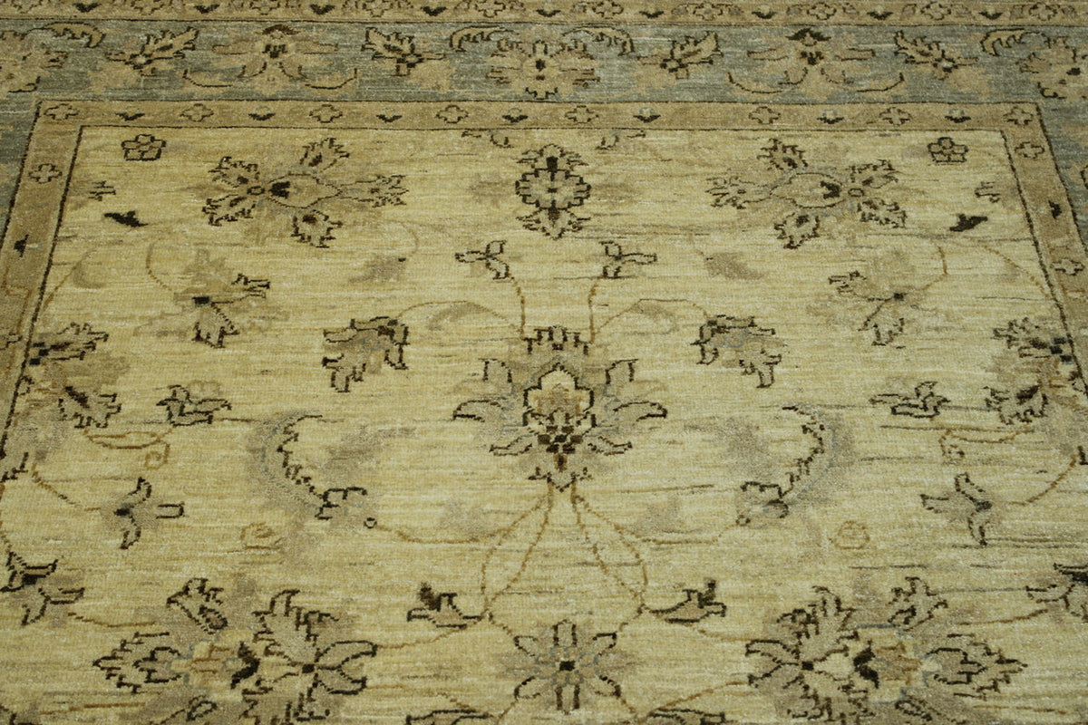 Close-up of wool pile, Gold & Gray rug