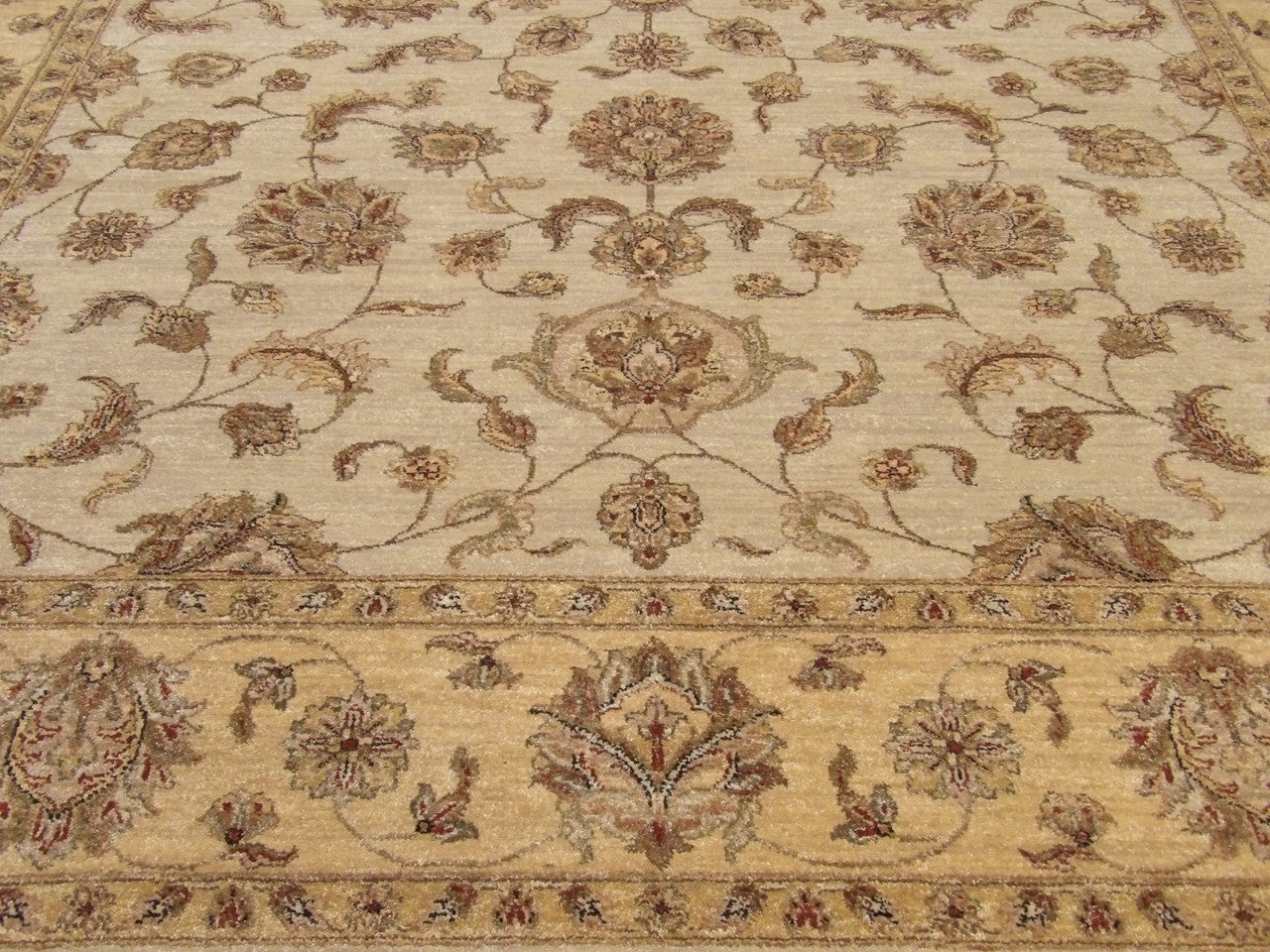 Agra Ziegler rug border and corner detail