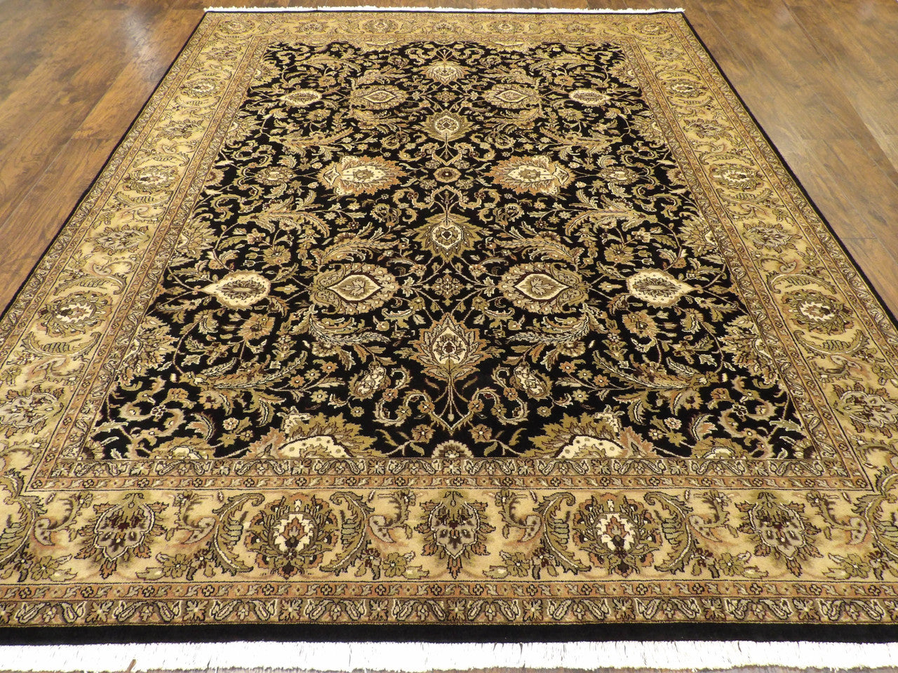 Fine Persian Kashan rug corner detail