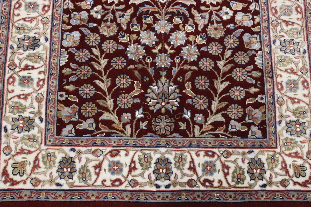Traditional Fine Heraki rug corner detail
