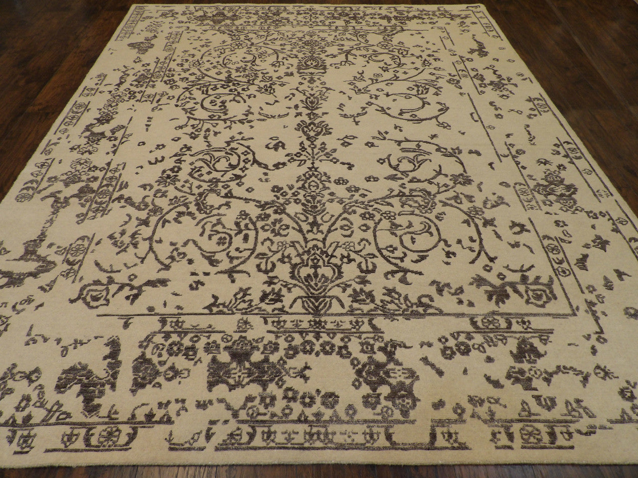 Transitional Broken Design rug corner detail