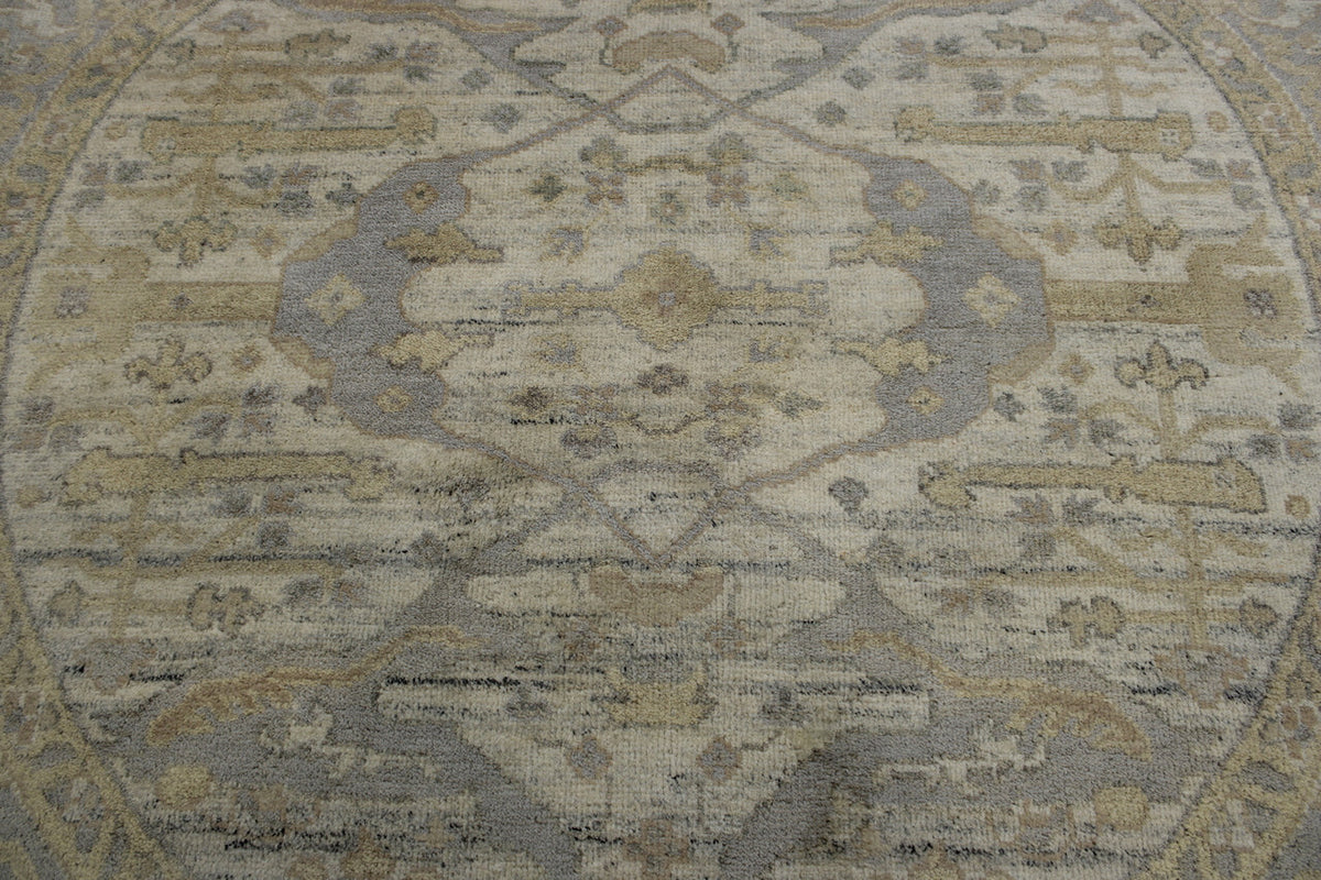 Oushak Indo Ziegler rug border detail