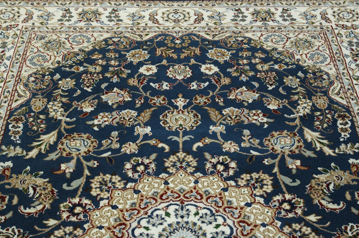 Traditional Fine Nain rug border detail
