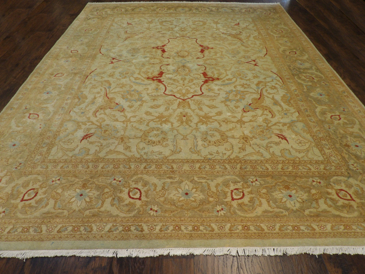 Close-up of wool pile, Gold & Ivory rug
