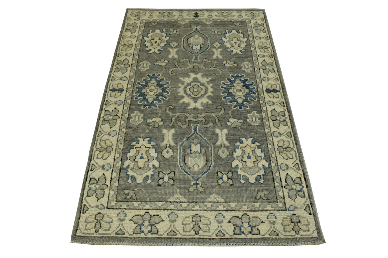 Oushak Chobi rug border detail