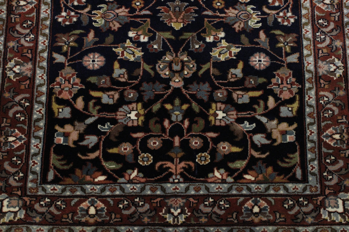 Traditional Fine Heraki rug corner detail