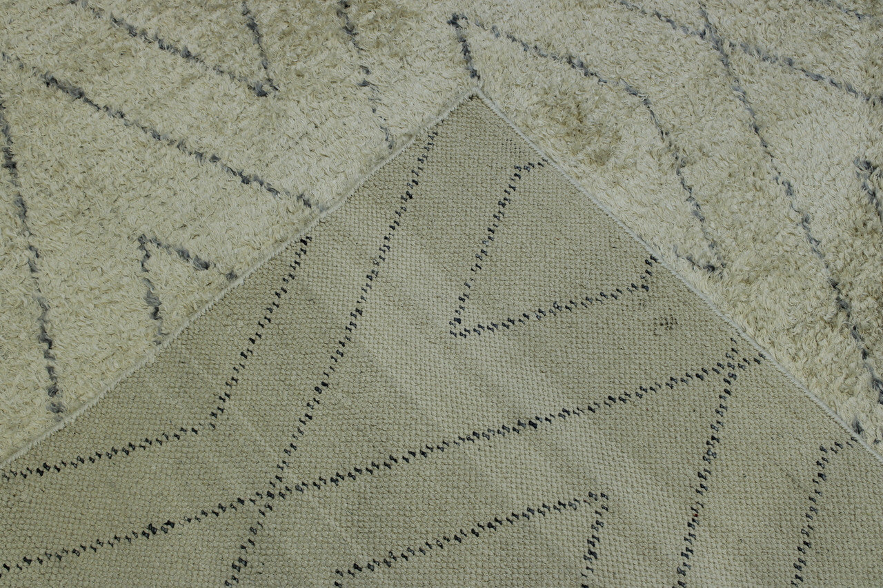 Tribal Moroccan Tulu Design rug corner detail
