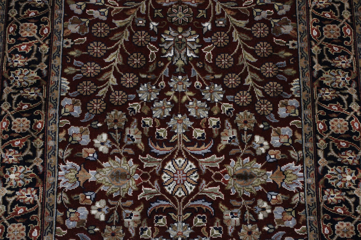 Traditional Fine Heraki rug border detail
