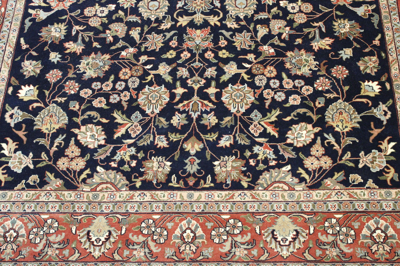Traditional Fine Farhan rug border detail