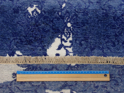 Blue & White Modern Silky Broken Design rug in room setting