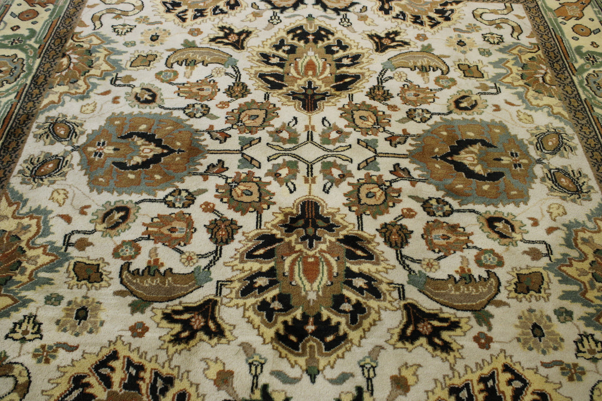 Traditional Indo Ziegler rug border detail