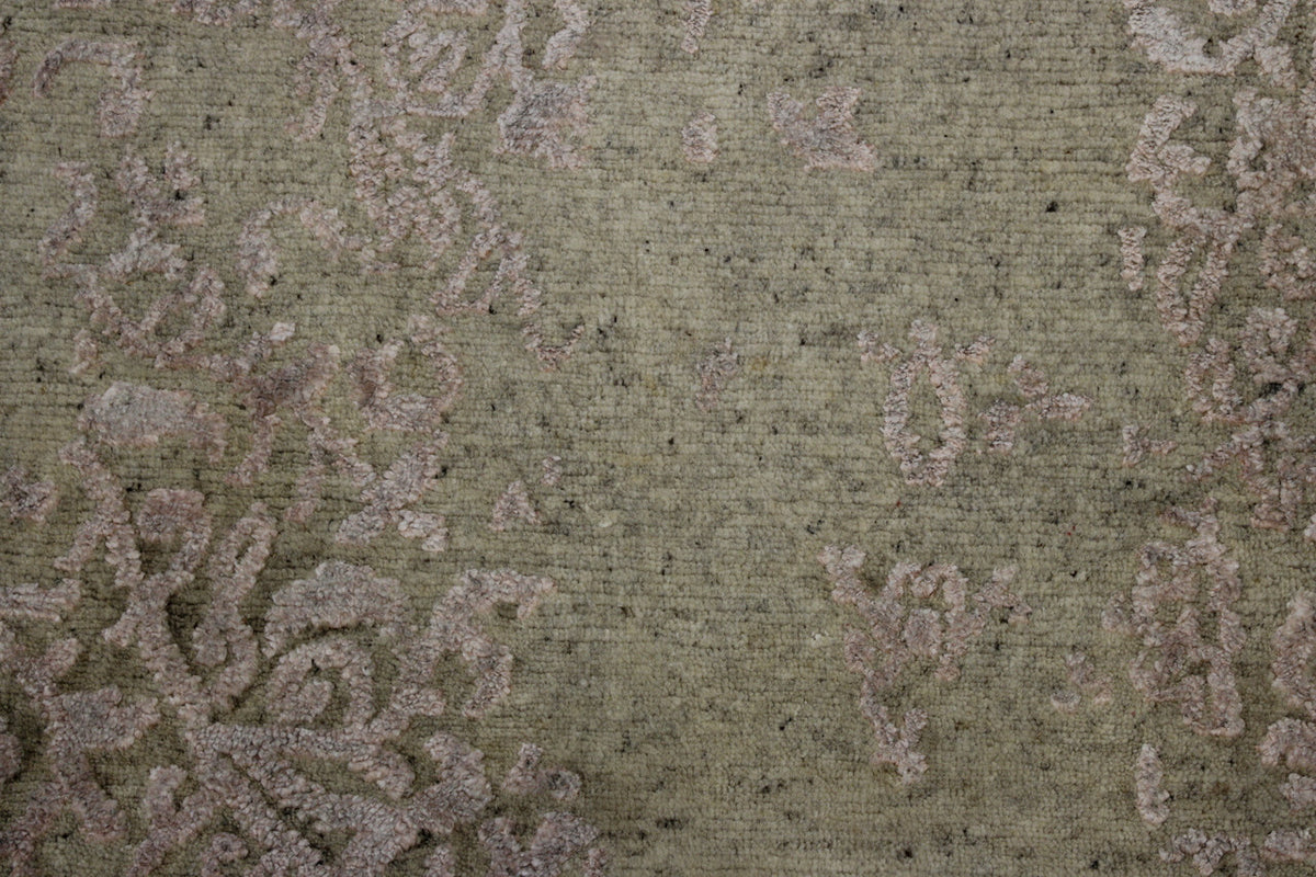 Close-up of wool-silk pile, Beige rug