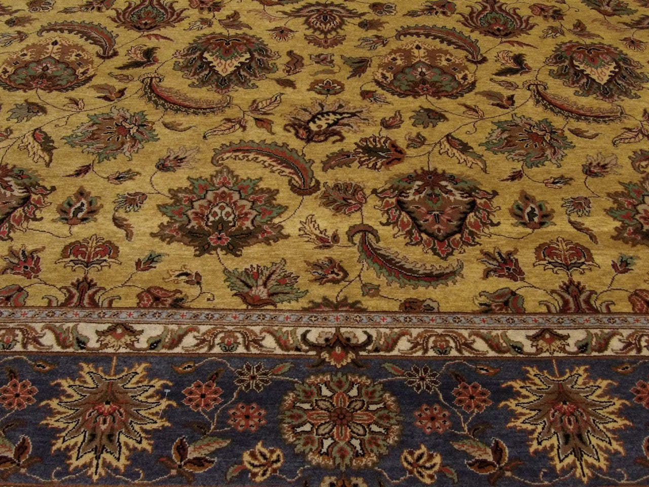 Fine Kashan Tie Dye rug border detail