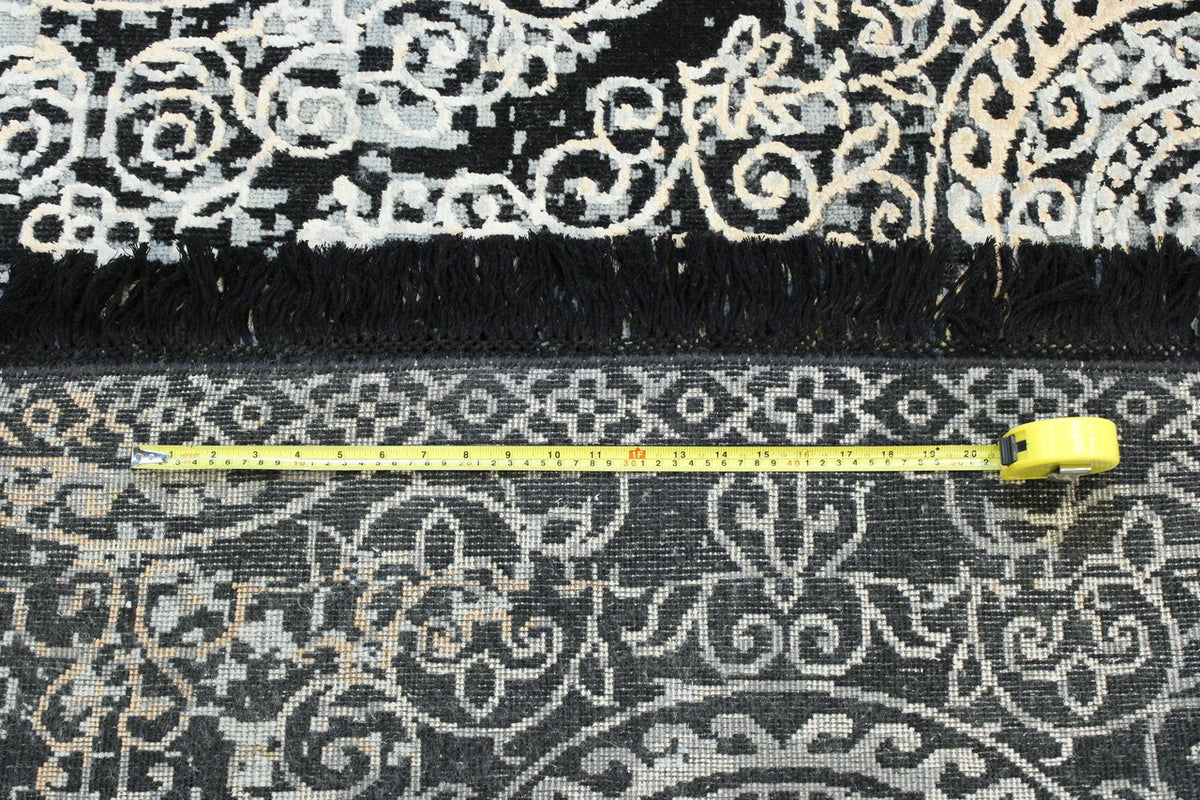 Black & Gray Transitional Broken Design rug in room setting